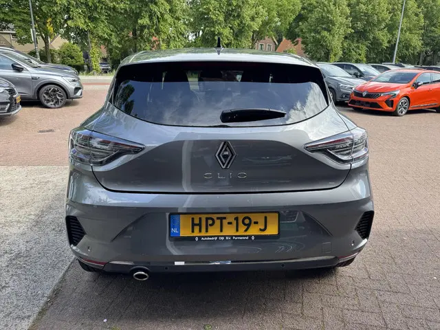 Renault Clio 1.0 TCe 90 GPF techno 2024 Benzine 6