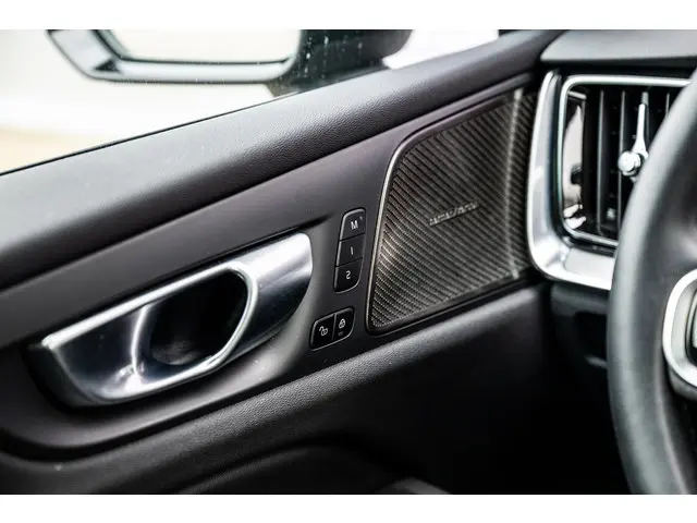 Volvo V60 2.0 B3 Plus Dark 2023 Benzine 25