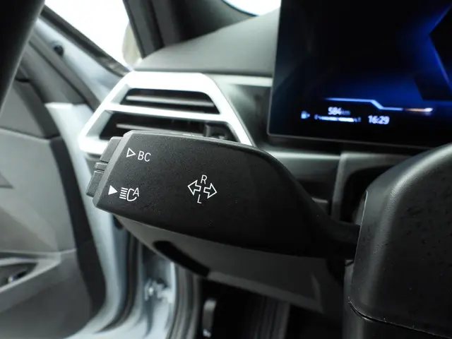 BMW 3 Serie Sedan 318i 2025 Benzine 24