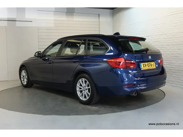 BMW 3 Serie Touring 318i 2019 Benzine 4