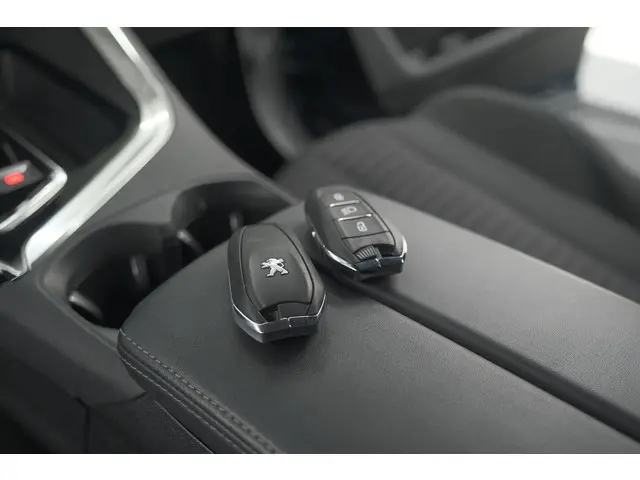 Peugeot 5008 PureTech 130 EAT8 Active Pack 2023 Benzine 13