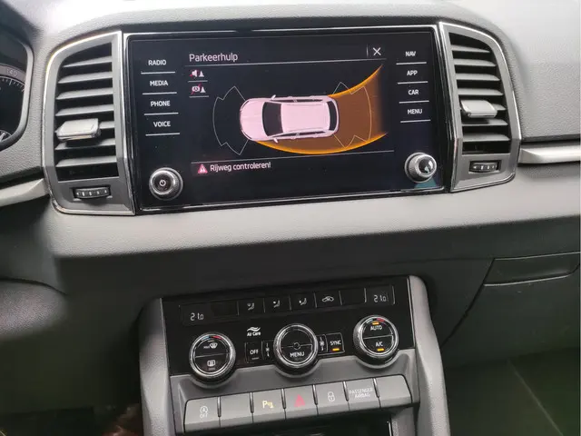 Škoda Karoq 1.0 TSI Business Edition 2021 Benzine 19