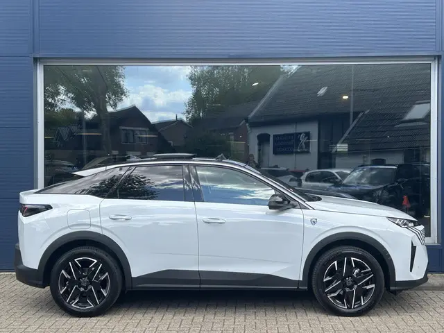 Peugeot 3008 1.2 Hybrid 145 GT 2025 Hybride Benzine 6