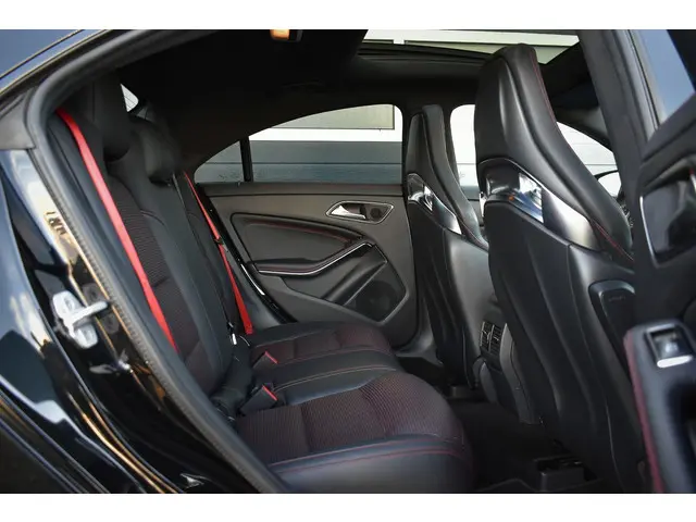Mercedes-Benz CLA AMG 45 4MATIC 2018 Benzine 15