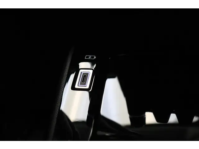 Peugeot 208 1.2 PureTech 100 Allure 2024 Benzine 27