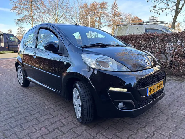 Peugeot 107 1.0 Active 2013 Benzine 4