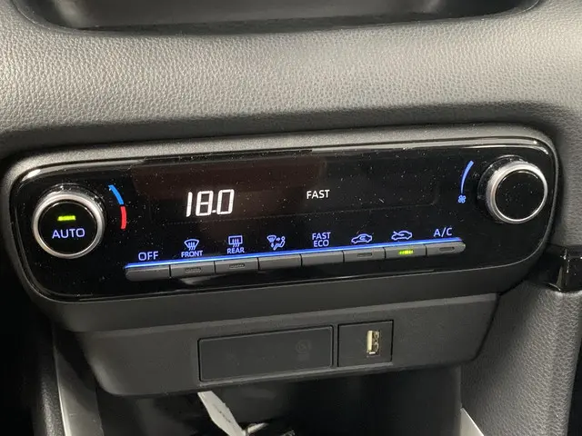 Toyota Yaris 1.5 Hybrid Dynamic 2021 Hybride Benzine 13