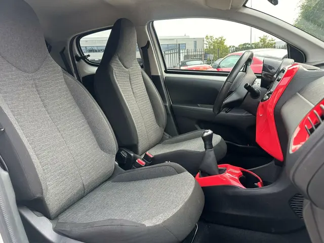 Citroën C1 1.2 PureTech Shine Climate 2015 Benzine 17