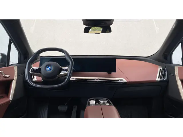 BMW iX xDrive40 High Executive 77 kWh 2022 Elektrisch 3