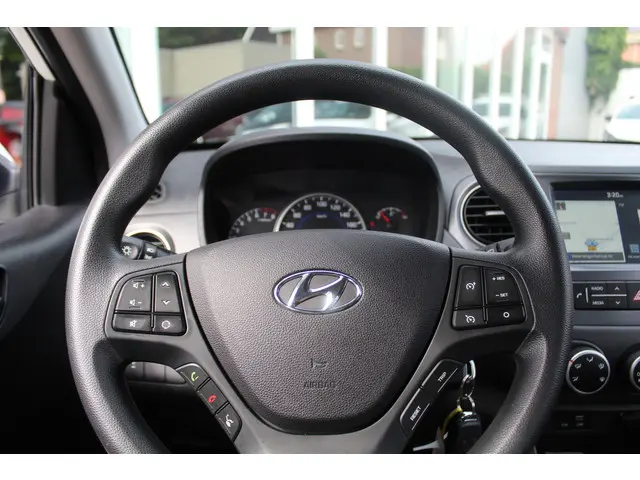 Hyundai i10 1.0i Comfort NAVI 2018 Benzine 8