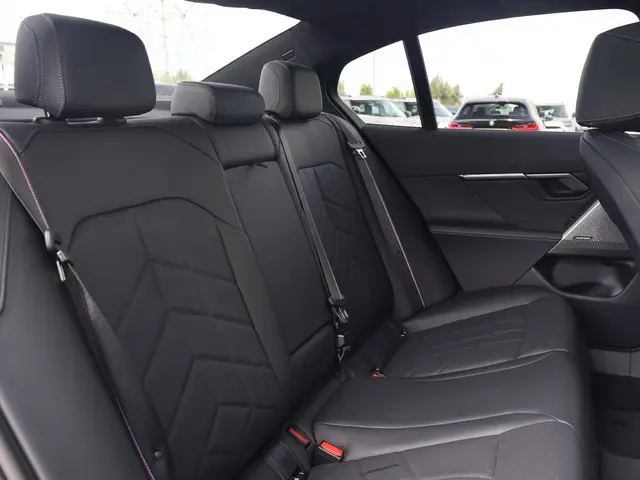 BMW 5 Serie 520i 2024 Benzine 12
