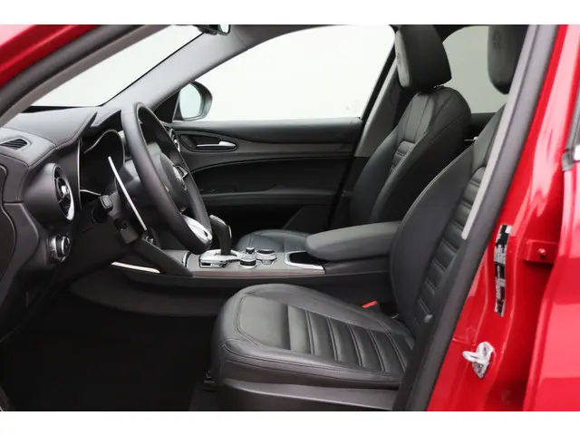 Alfa Romeo Stelvio 2.0 T AWD Sprint 2022 Benzine 12