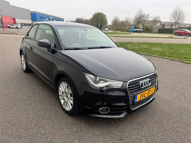Audi A1 1.6 TDI weinig km nieuwe apk !!!! 2014 Diesel 3