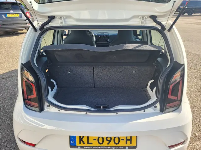 Volkswagen up! 1.0 BMT move up! 2016 Benzine 10