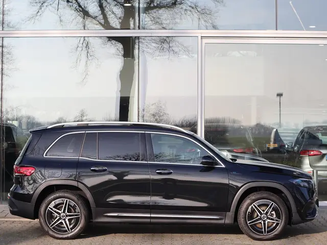 Mercedes-Benz EQB 300 4MATIC AMG line 2022 Elektrisch 5