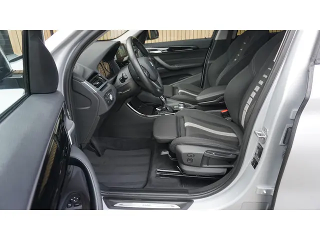 BMW X1 sDrive18i 140pk High Executive 2019 Benzine 9