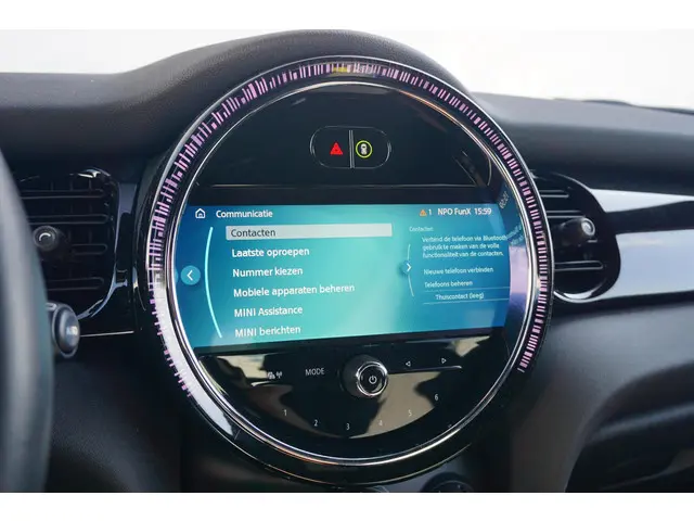MINI 5-Deurs Cooper Camden Edition 2023 Benzine 20