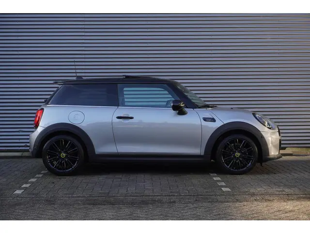 MINI Electric Cooper SE 2023 Elektrisch 4