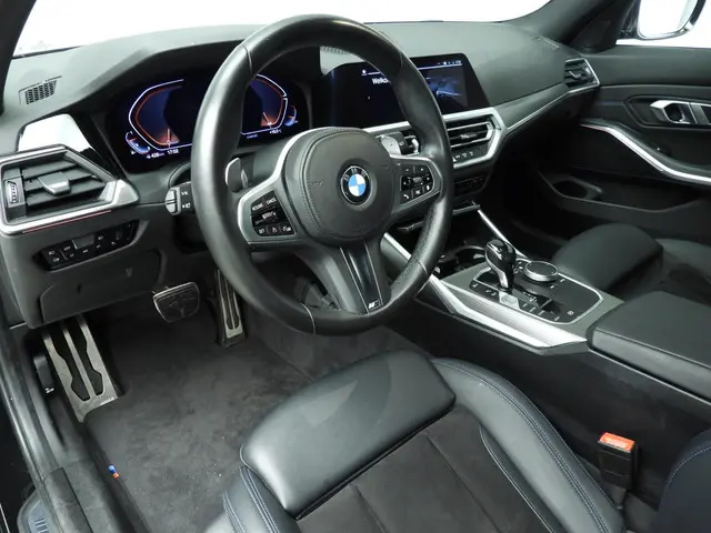 BMW 3 Serie Touring 318i 2022 Benzine 6