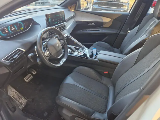 Peugeot 3008 1.6 HYbrid 225 GT 2022 Hybride Benzine 8