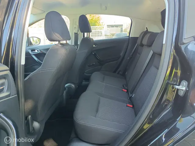 Peugeot 208 1.2 VTi Style 2014 Benzine 6