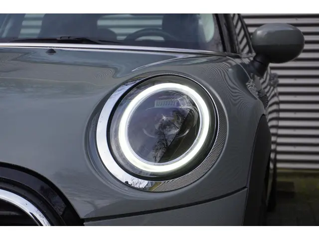 MINI 5-Deurs One 2022 Benzine 15