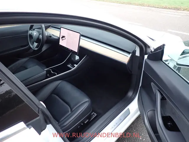 Tesla Model 3 SR+ 2020 Elektrisch 19