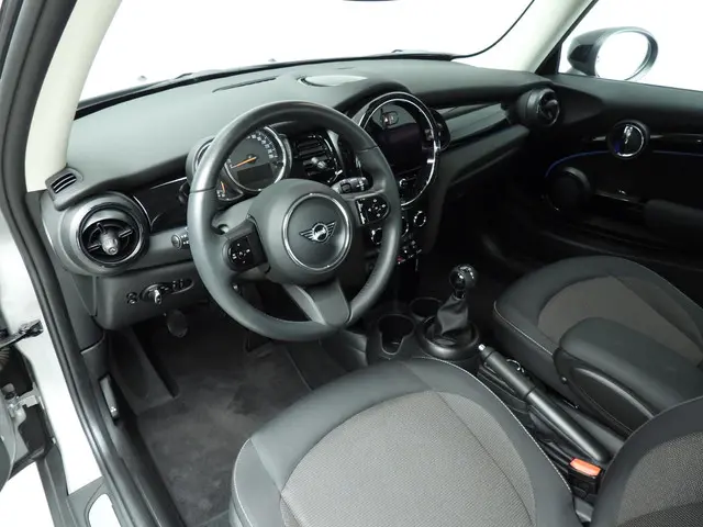MINI 3-Deurs Cooper 2023 Benzine 6