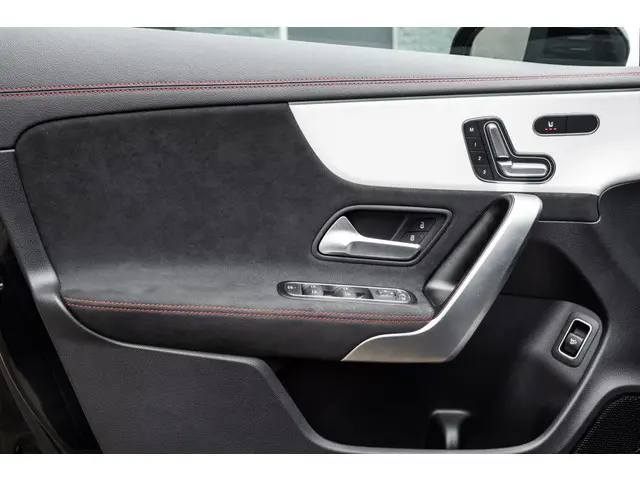 Mercedes-Benz CLA 180 AMG Line 2024 Benzine 55