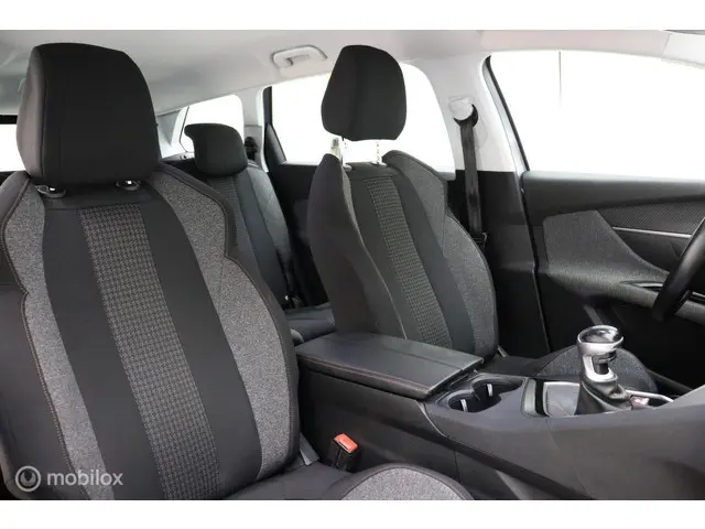 Peugeot 5008 1.2 PureTech Active 2018 Benzine 12