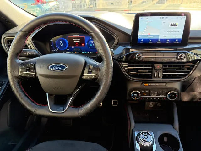 Ford Kuga 2.5 PHEV ST-Line X 2022 Hybride Benzine 37