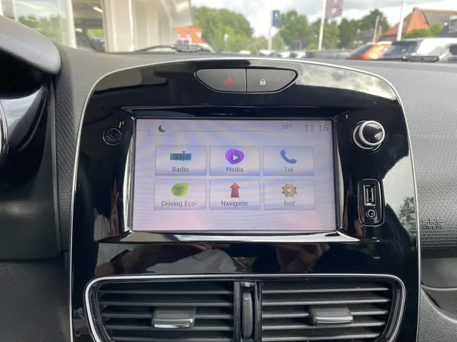 Renault Clio Estate 0.9 TCe Limited 2018 Benzine 18