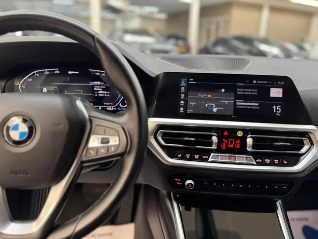 BMW 3 Serie 330e eDrive Edition 2020 Hybride Benzine 14