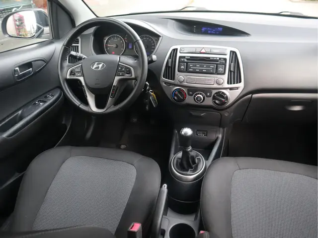Hyundai i20 1.2 HP 2015 Benzine 3