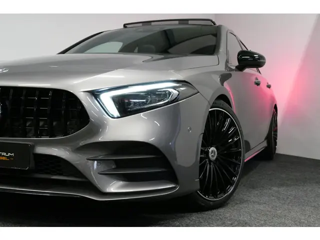 Mercedes-Benz A-Klasse 200 AMG Line 2021 Benzine 42