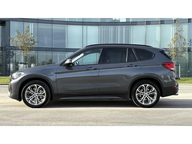 BMW X1 xDrive25e 2021 Hybride Benzine 2