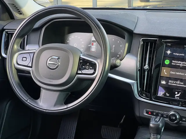 Volvo V90 2.0 T4 Business Luxury+ 2020 Benzine 2