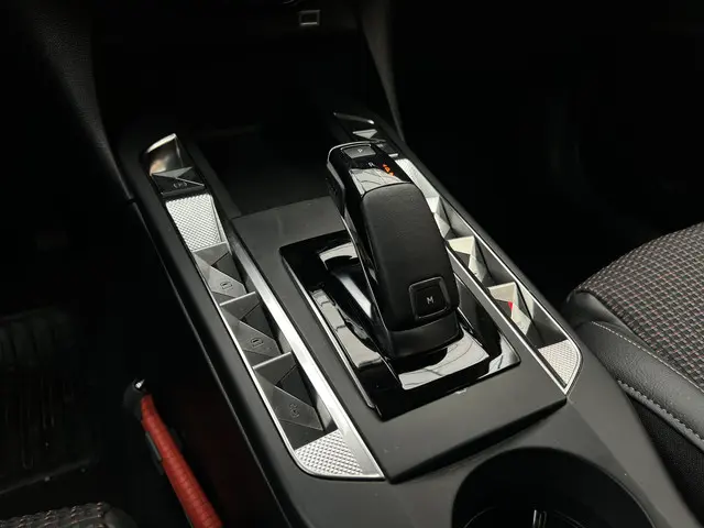 DS DS 3 PureTech 130 EAT8 Performance Line 2024 Benzine 9