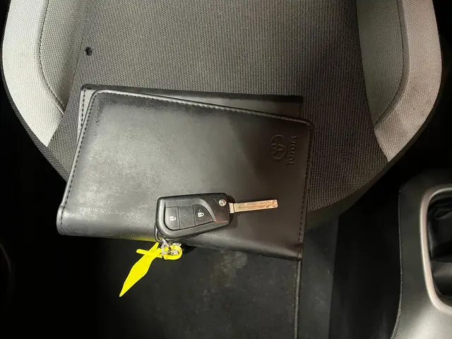 Toyota Aygo 1.0 VVT-i x-play - Schade 2015 Benzine 24