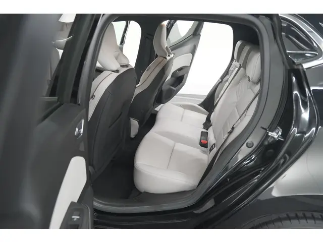 Renault Clio TCe 130 EDC Initiale Paris 2020 Benzine 32