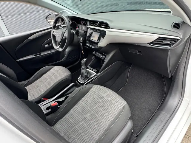 Opel Corsa 1.2 Facelift /Pdc 2022 Benzine 17