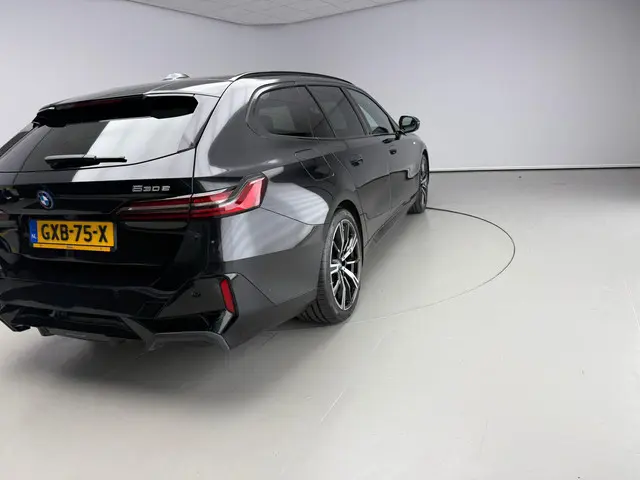 BMW 5 Serie Touring 530e 2024 Hybride Benzine 4