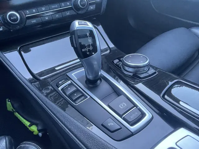 BMW 5 Serie Touring 520i Luxury Edition 2016 Benzine 18