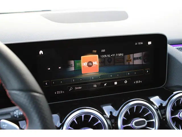 Mercedes-Benz B-Klasse 180 AMG 2019 Benzine 22