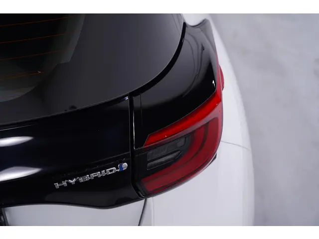 Toyota Yaris 1.5 Hybrid 115 Comfort 2022 Hybride Benzine 30
