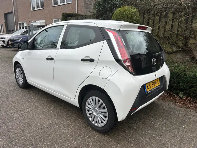 Toyota Aygo X 1.0 VVT-i x-now 2016 Benzine 4