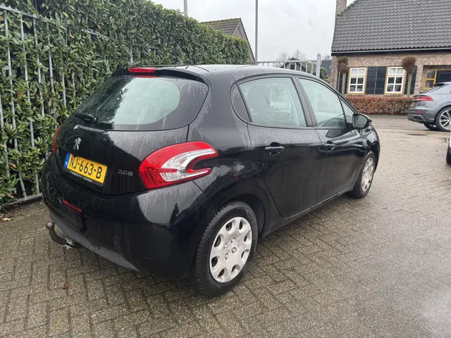 Peugeot 208 1.4 HDi Active 2013 Diesel 6