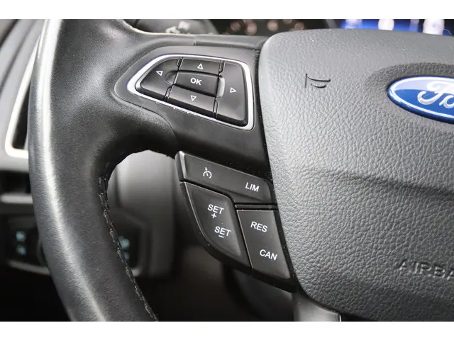 Ford Focus 1.0 TITANIUM ED. 2015 Benzine 23