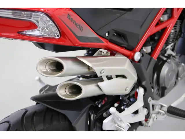 Benelli Tornado Tour Naked T 125 409KM! 2022 Benzine 8