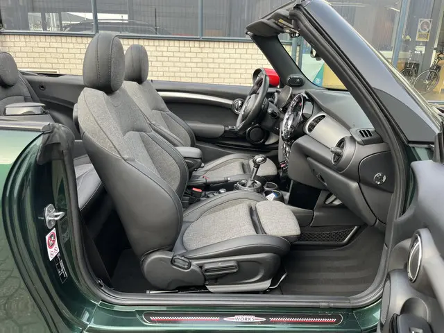 MINI Cooper Cabrio 2.0 John Works Chili 2017 Benzine 32